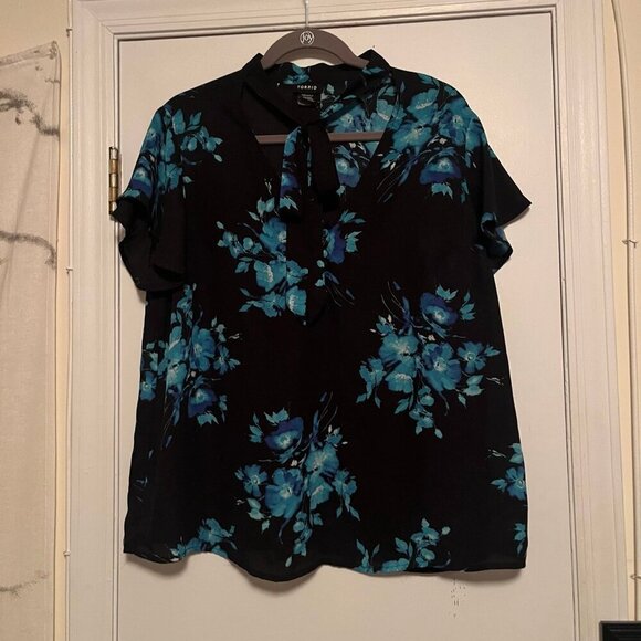 Torrid Size 0 Floral Tie Neck Blouse - Picture 3 of 7